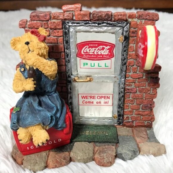 Coca-Cola x Boyds Bears Bearstone Collection 'Dinah...Have a Coke and a Smile' - Picture 2 of 10
